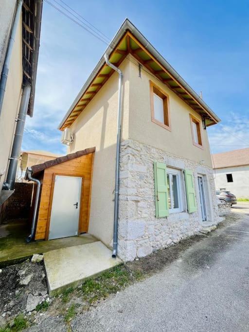 La Maison L'Oiseau Bleu Saint-Victor-de-Morestel المظهر الخارجي الصورة
